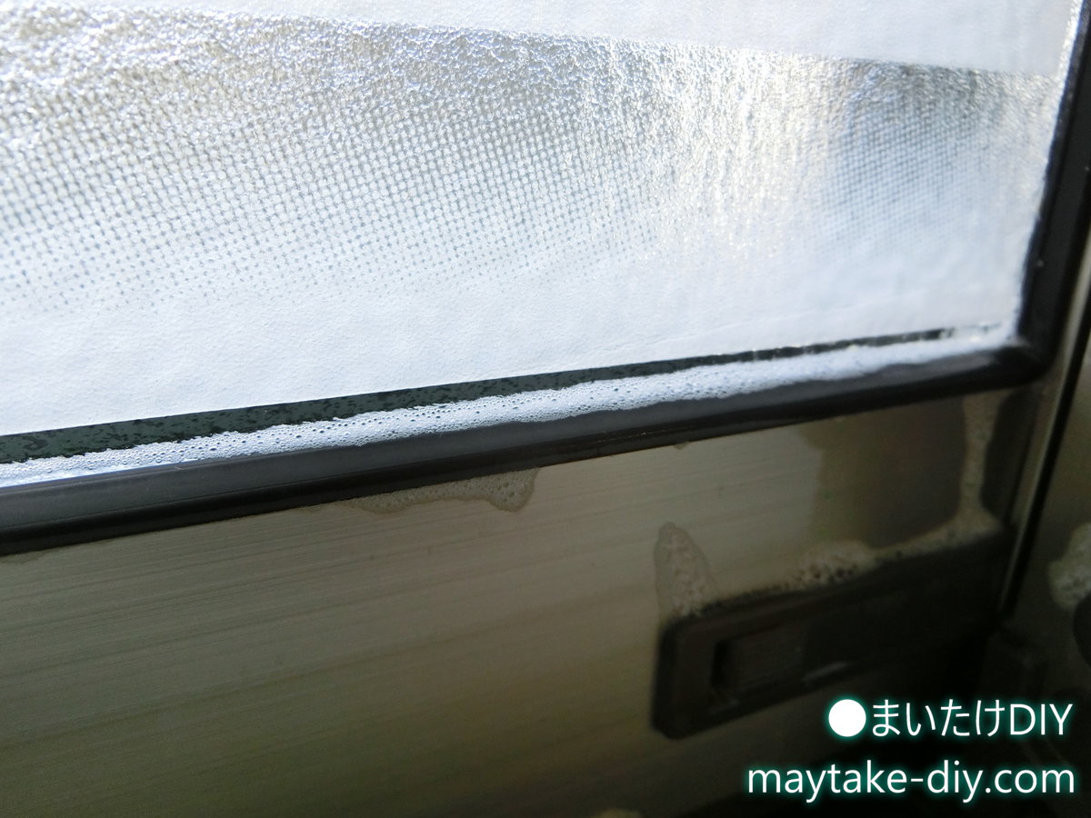スケスケの浴室窓に、ブラインド調フィルムを貼ってみた！これが凄かった！